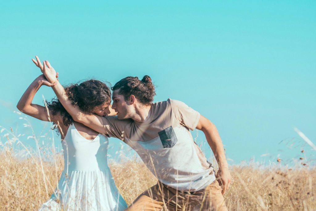 Tantra Couples image d'ambiance Le Tantra : Comprendre, Pratiquer et Approfondir